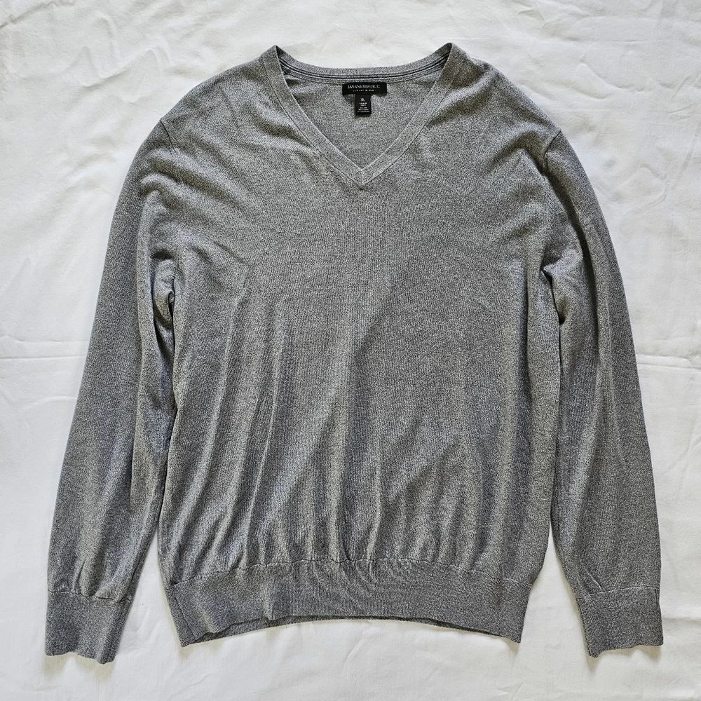 Banana Republic Luxury Silk Blend Preppy Minimalist Office Soft V-neck Sweater - Picture 1 of 5